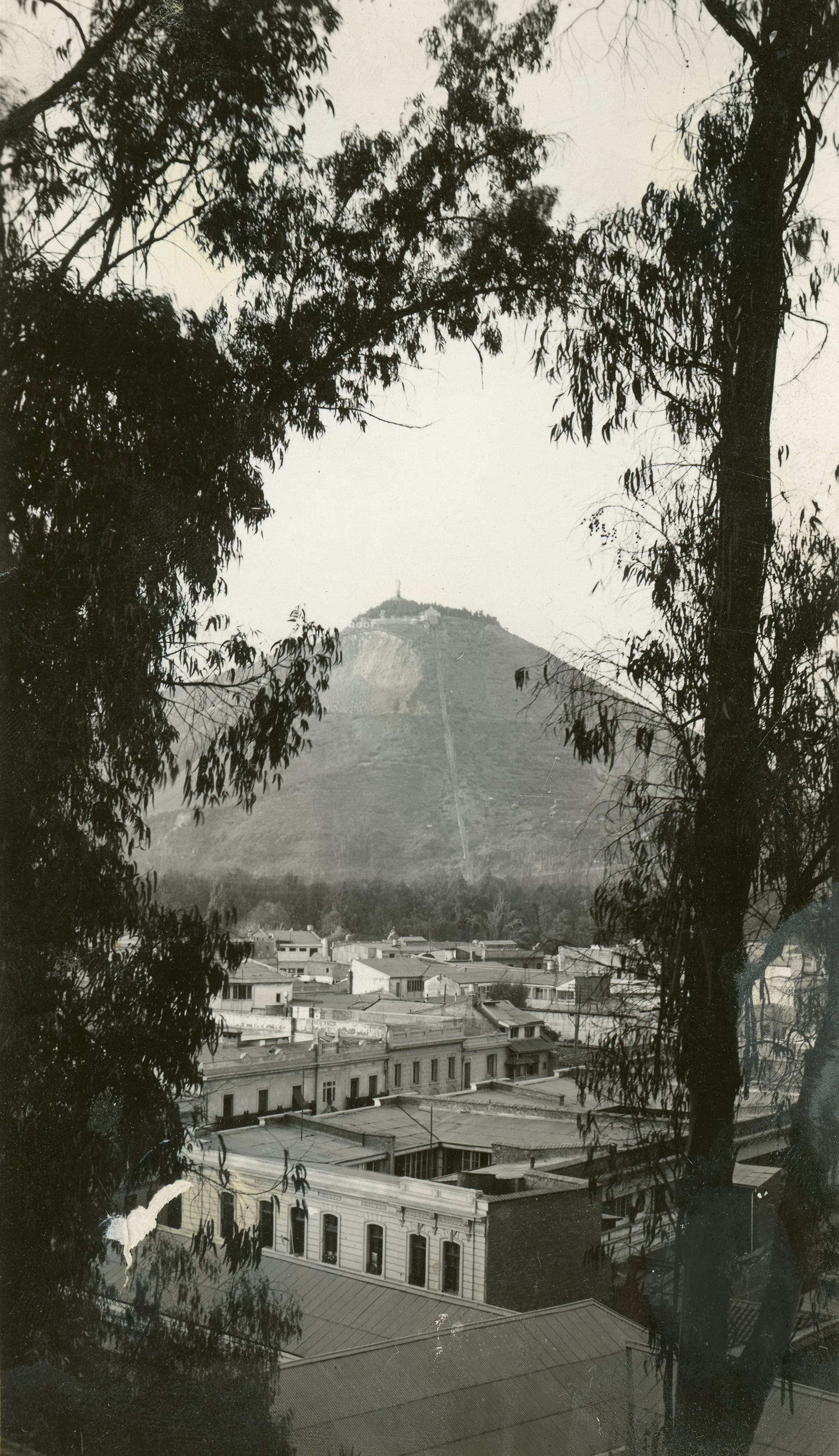 Cerro San Cristóbal desde el Santa Lucía, 1930
