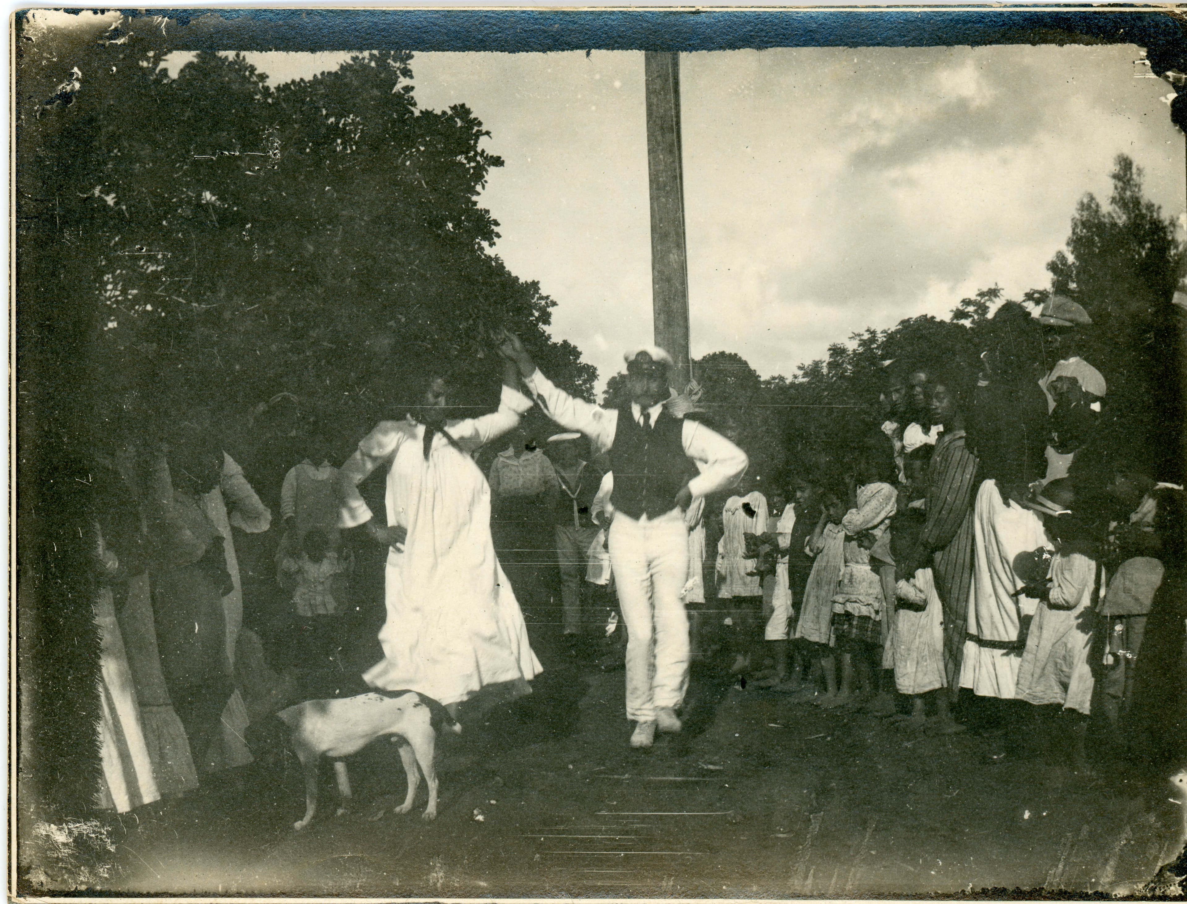El baile regional 'upa - upa', indica reverso, Rapa Nui, 1917