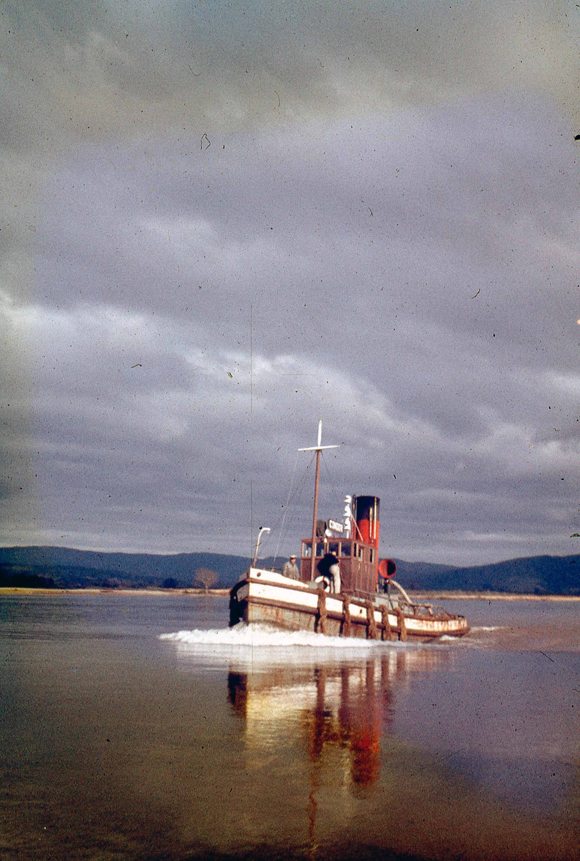 Vapor Cóndor cerca de Valdivia, 1960