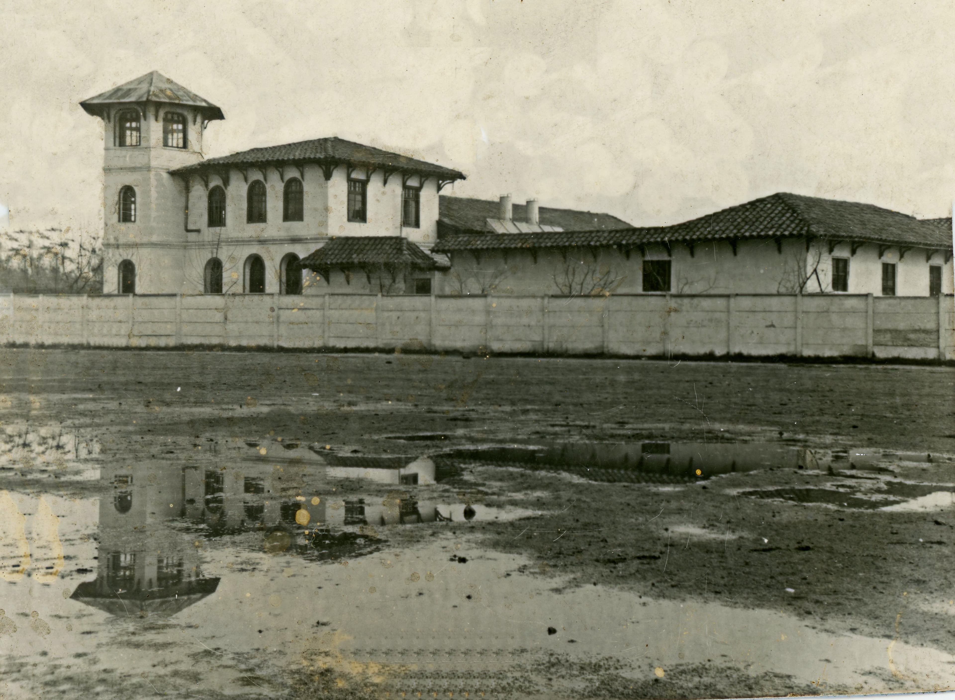 Antigua construcción en comuna de las barrancas ,hoy lo prado, 1980