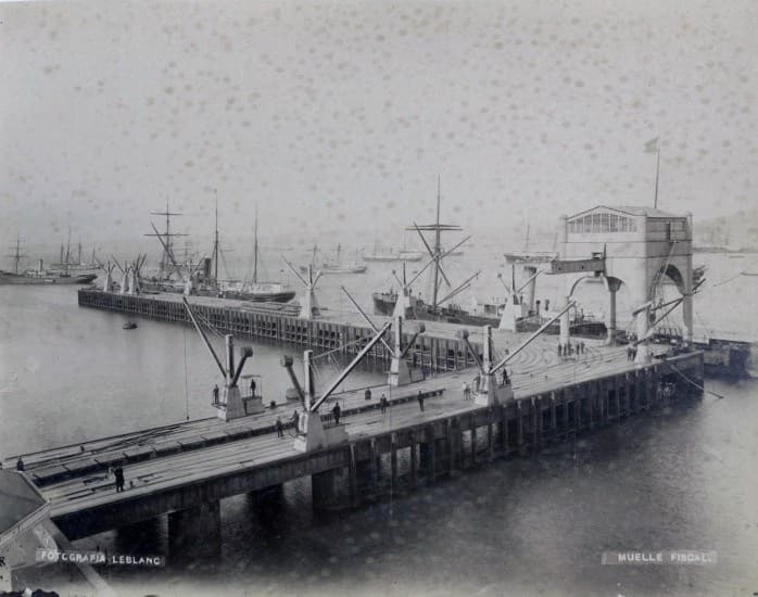 Muelle Fiscal de Valparaíso en 1888