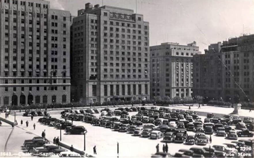 Así era la Plaza de la Constitución frente a La Moneda, en 1949