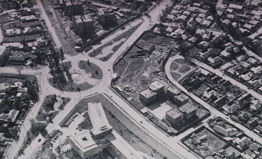 Rotonda Irene Frei de Vitacura desde el aire en 1975
