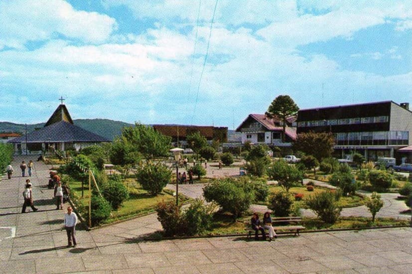 Plaza de Ancud, Chiloé, en los años ’90s.