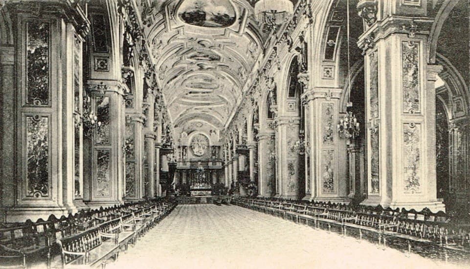 Interior de la Catedral de Santiago, años 20.