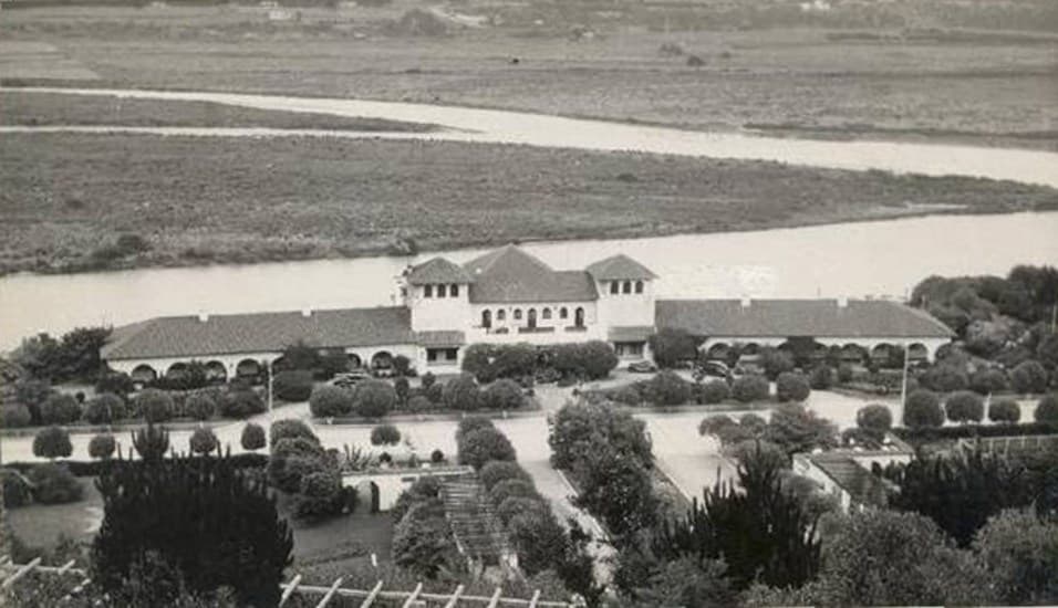 Hostería Tejas Verdes en 1947, a 1 km de Llolleo. Atrás el Río Maipo.