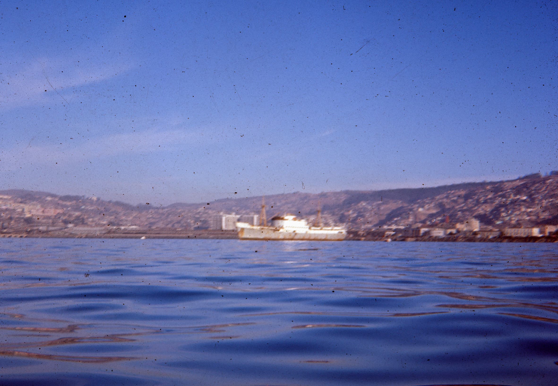 Vista hacia Valparaíso desde el mar en 1960