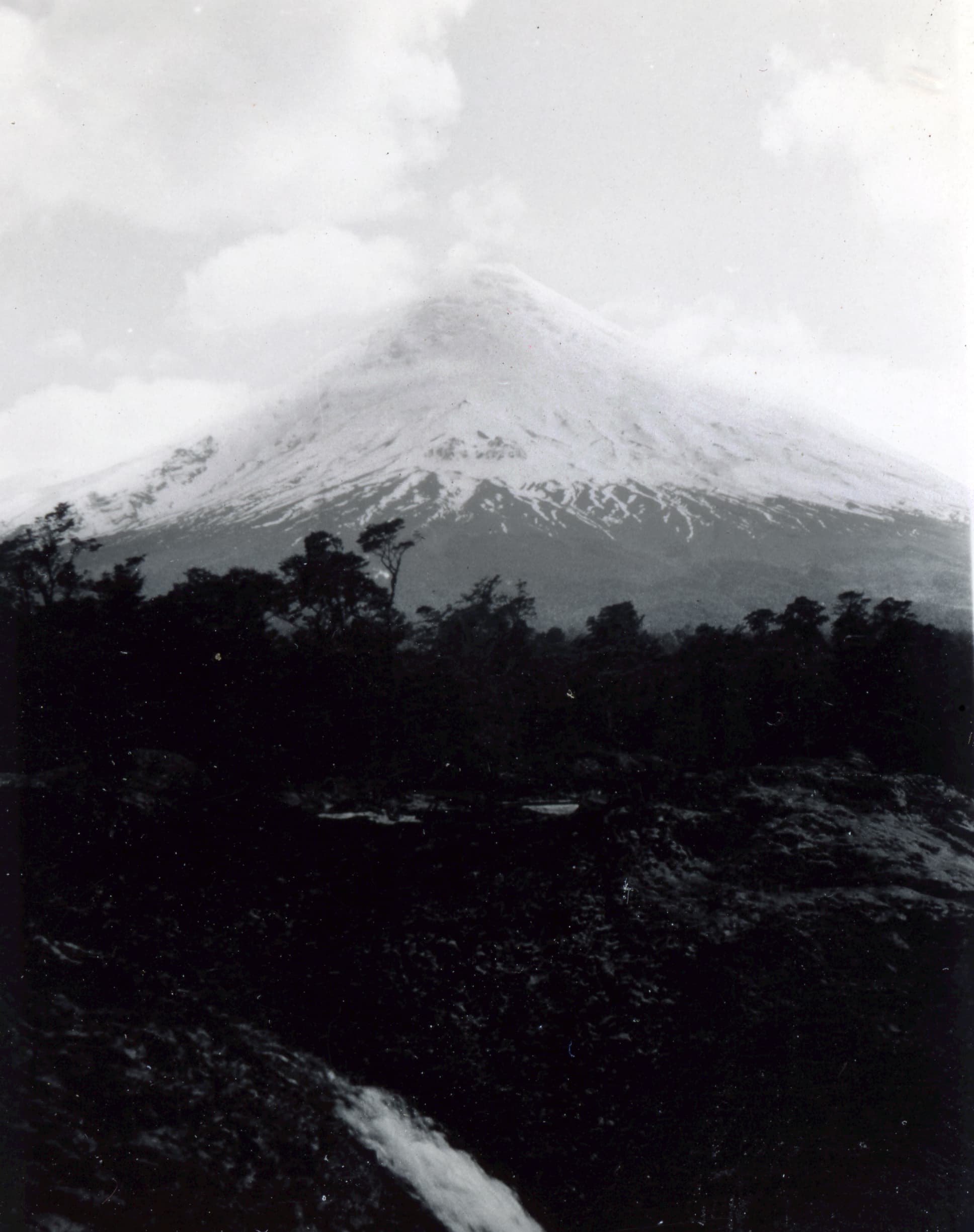 Volcán Osorno desde sector Petrohué en 1949