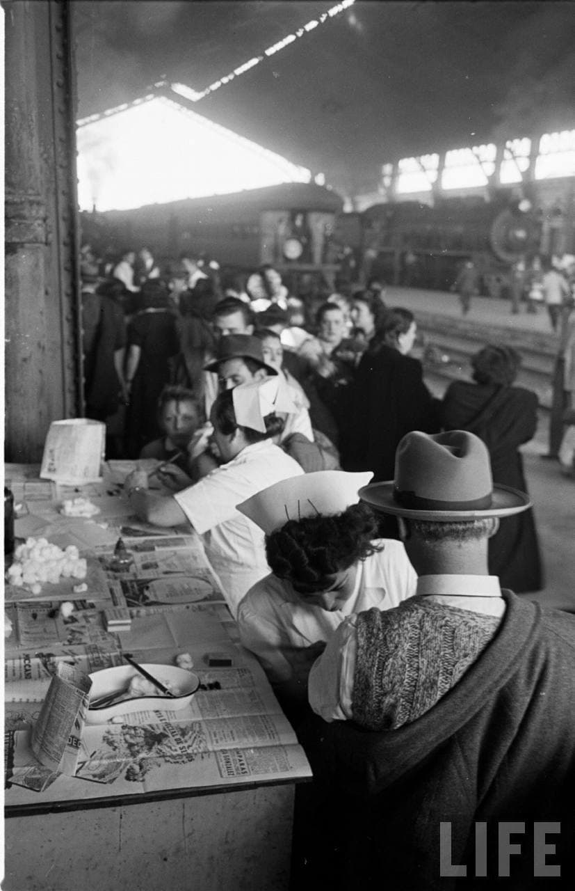 Vacunatorio en la Estación Central, 1950