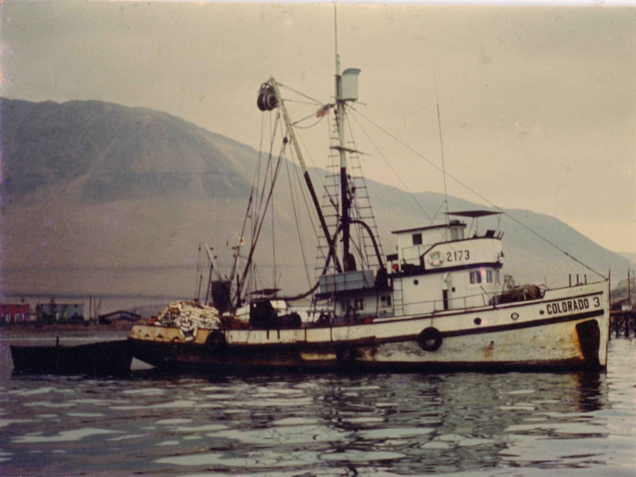 Barco pesquero de anchoveta en Iquique 1965