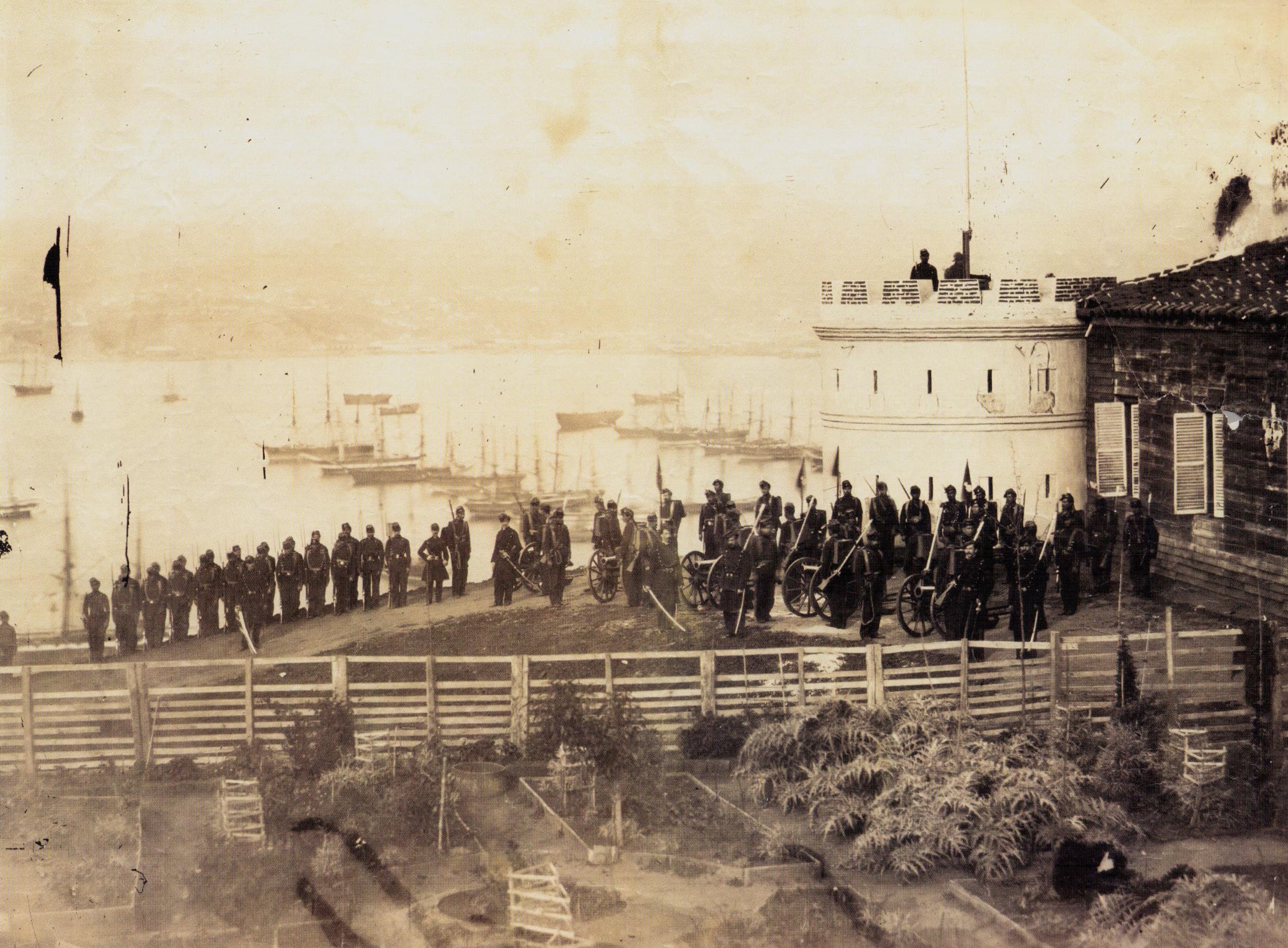 Ejercito sobre la Bahía de Valparaíso año 1864