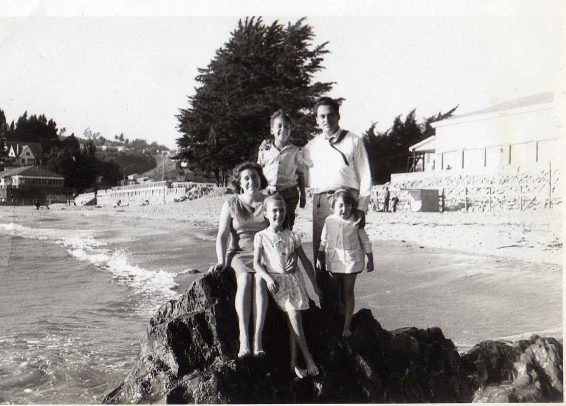 Familia en Playa EL Morro de tomé, 1967