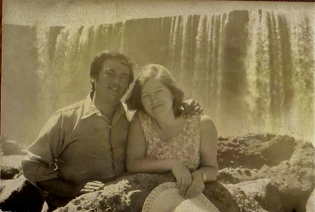 Pareja en los Salto del Laja en 1973