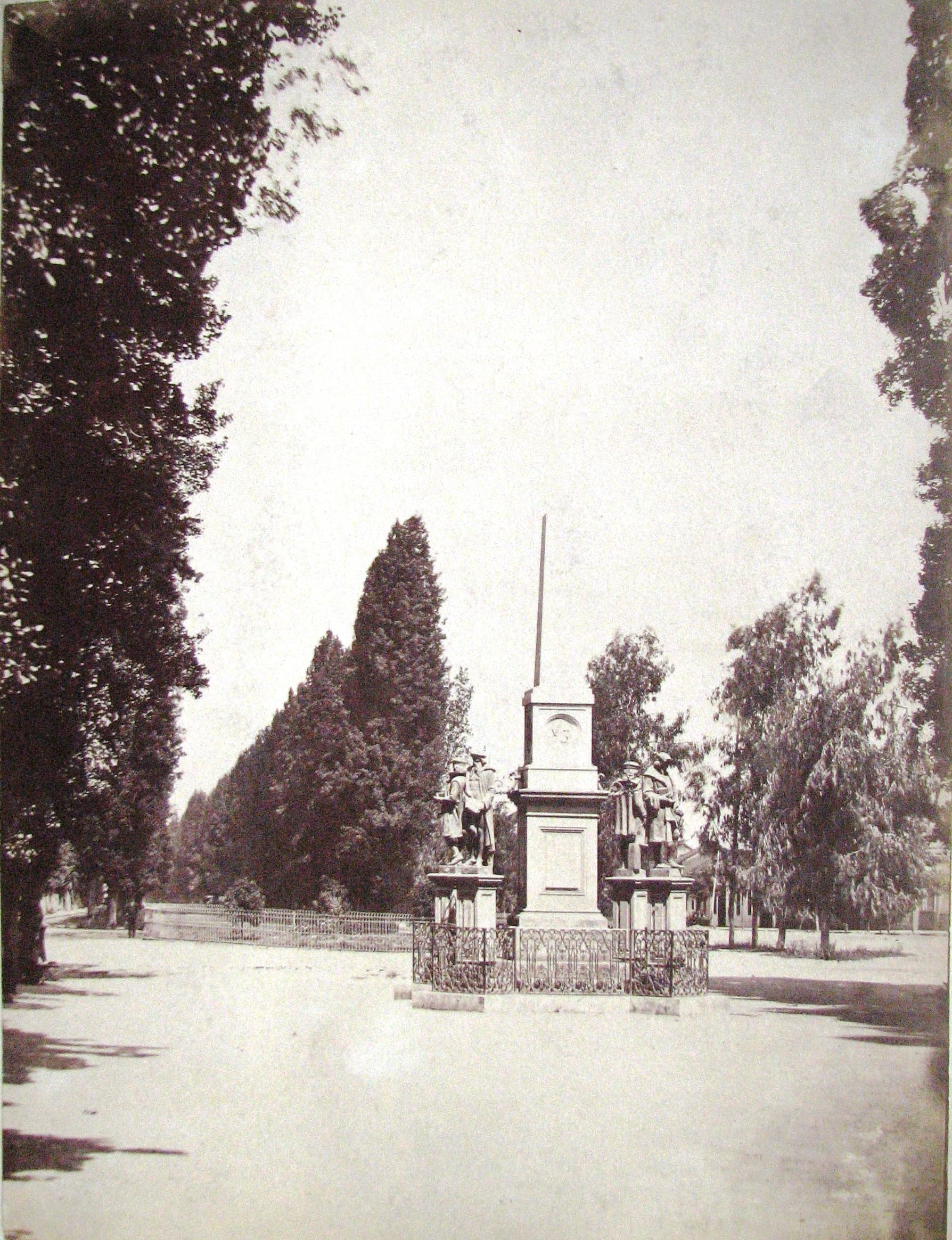 Obelisco de la Alameda en 1880