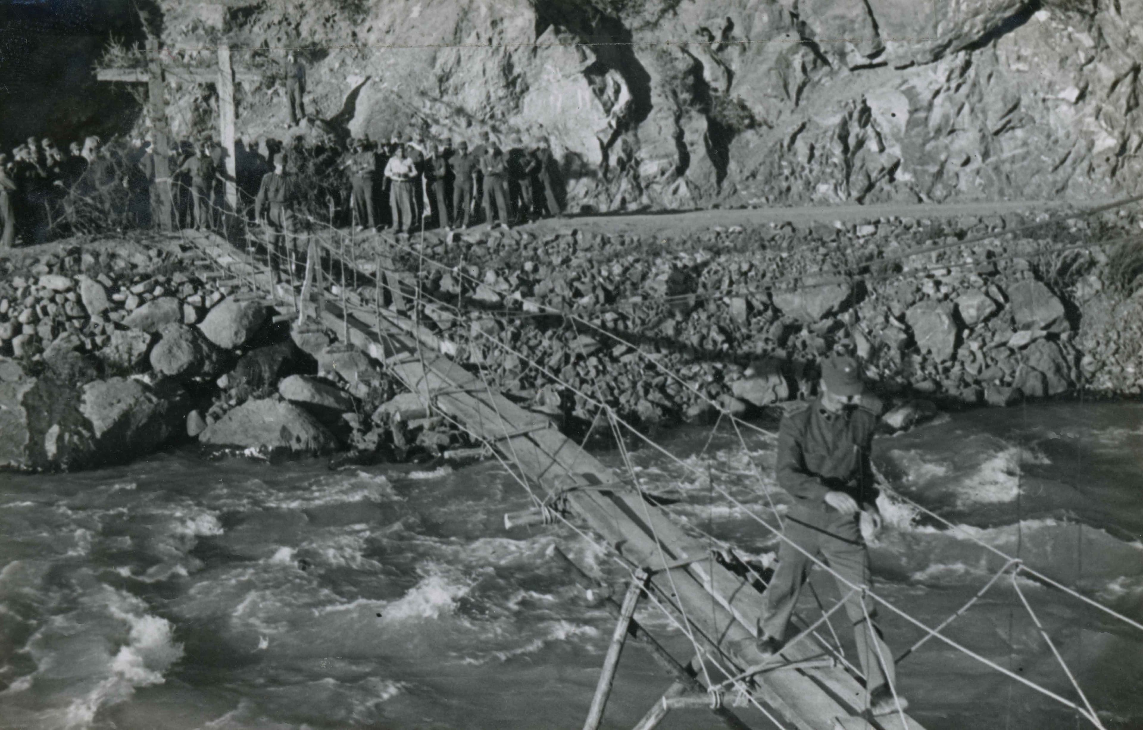 Pasarela sobre el Río Aconcagua en 1946