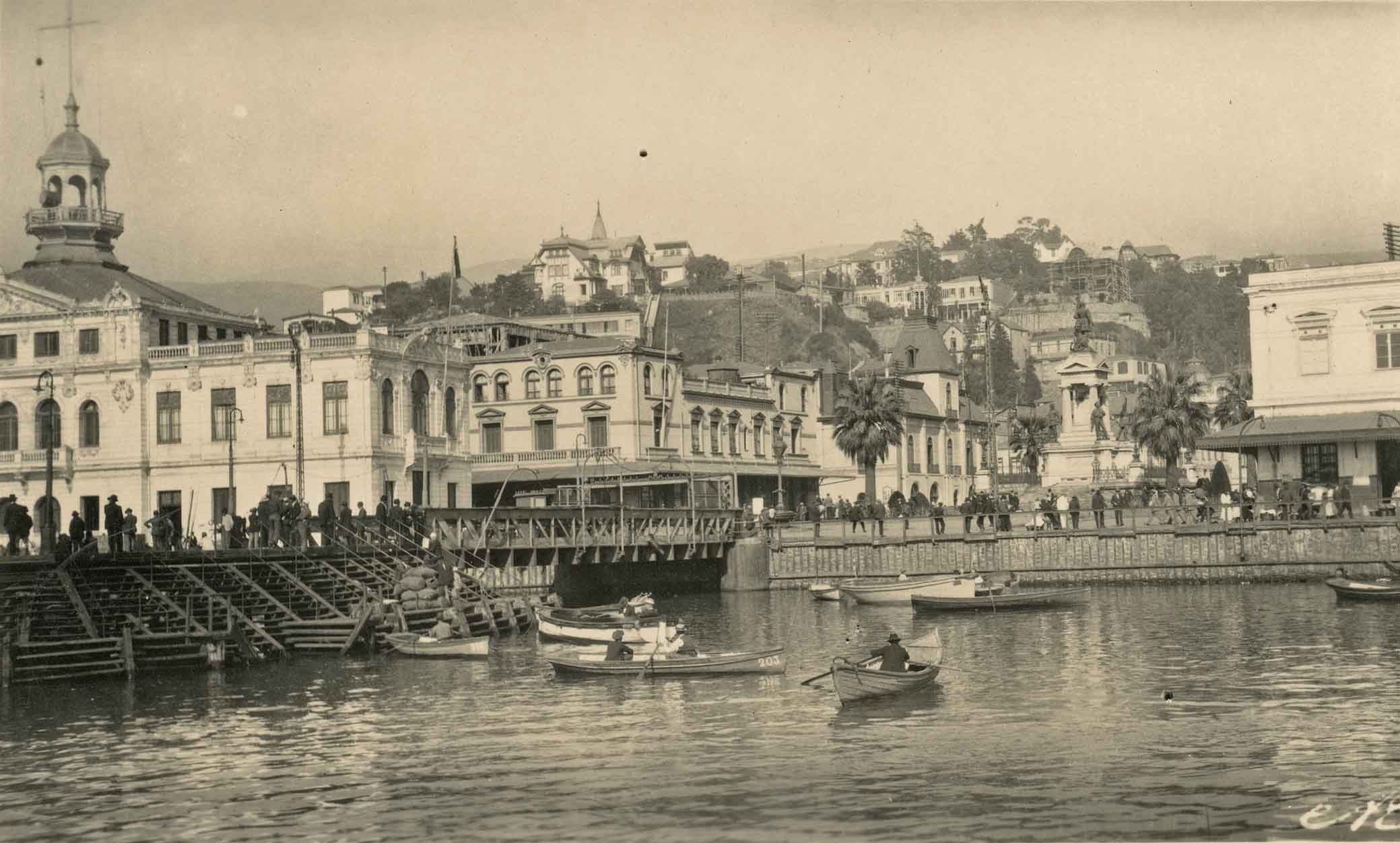 Muelle de pasajeros de Valparaíso en 1910