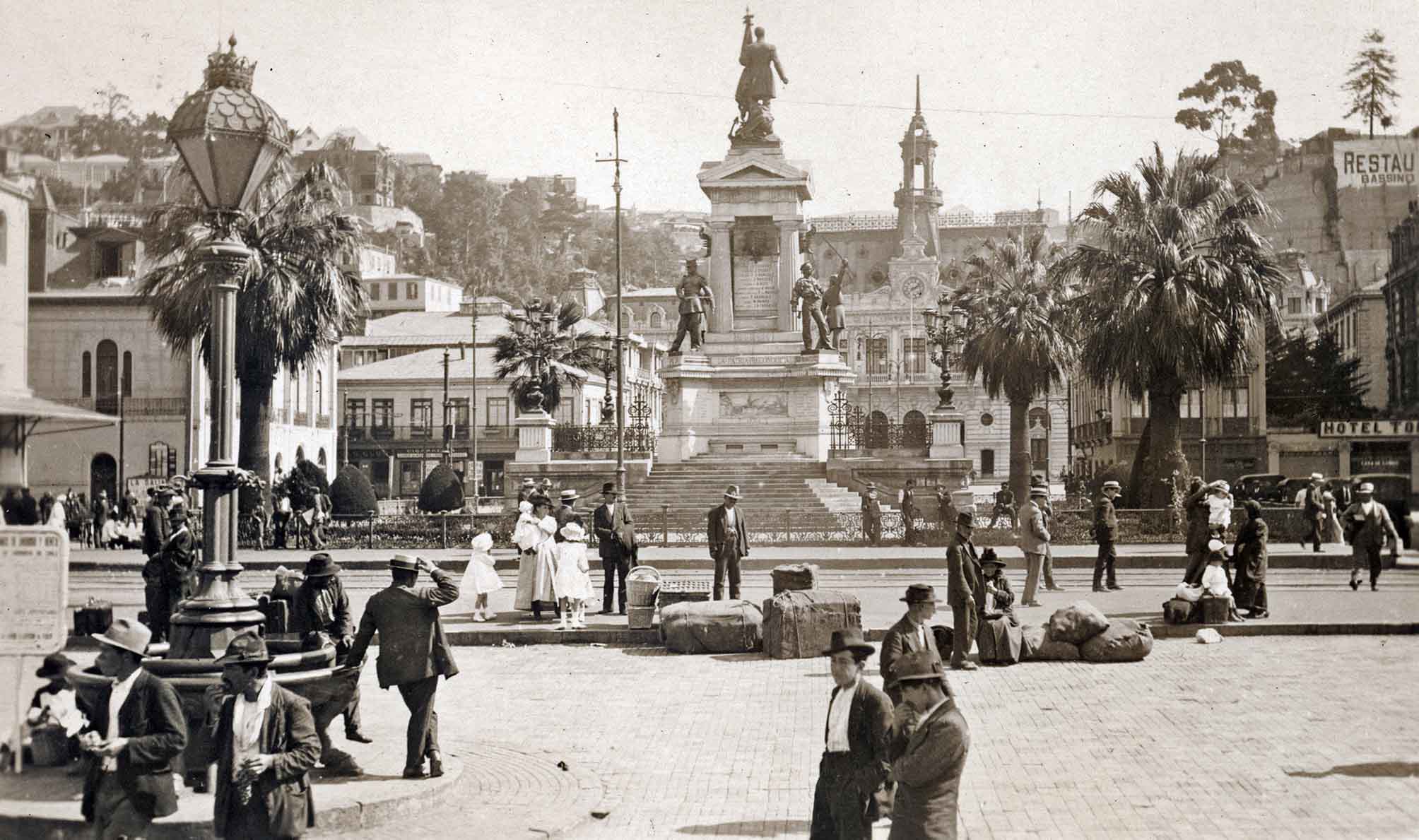 Monumento a Prat en 1922