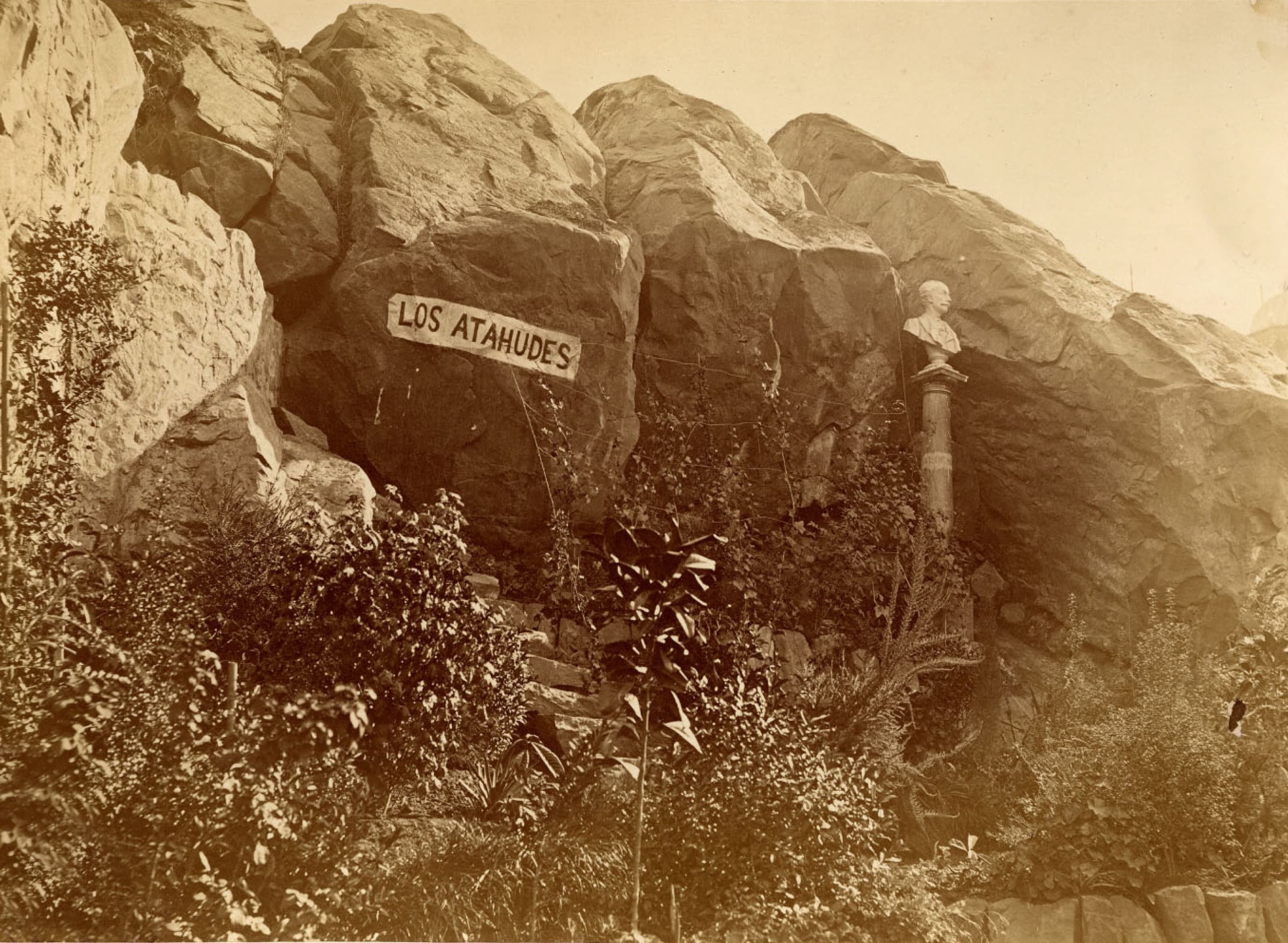 Los Atahúdes, Cerro Santa Lucía en 1874