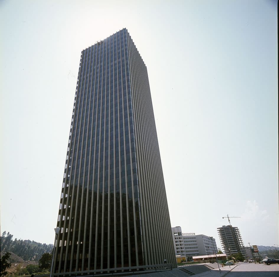 Torre Santa María, Santiago, 1988.
