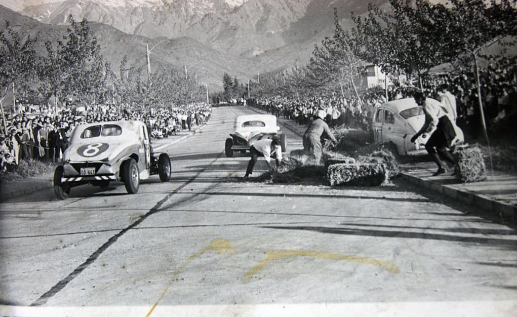 Carrera de autos en Los Domínicos, 1966
