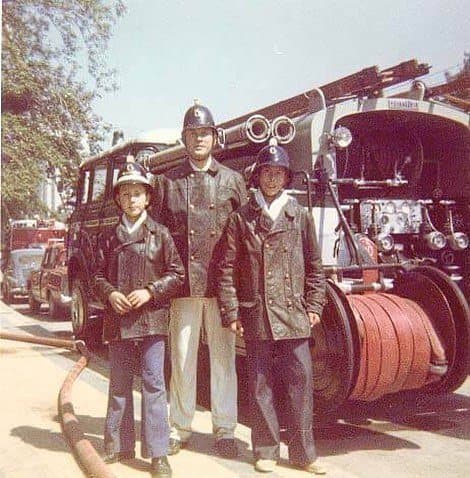 Familia Leiva junto carro Bomba, 1990