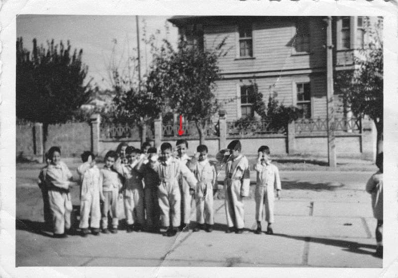 Jugando en la plaza, 1964