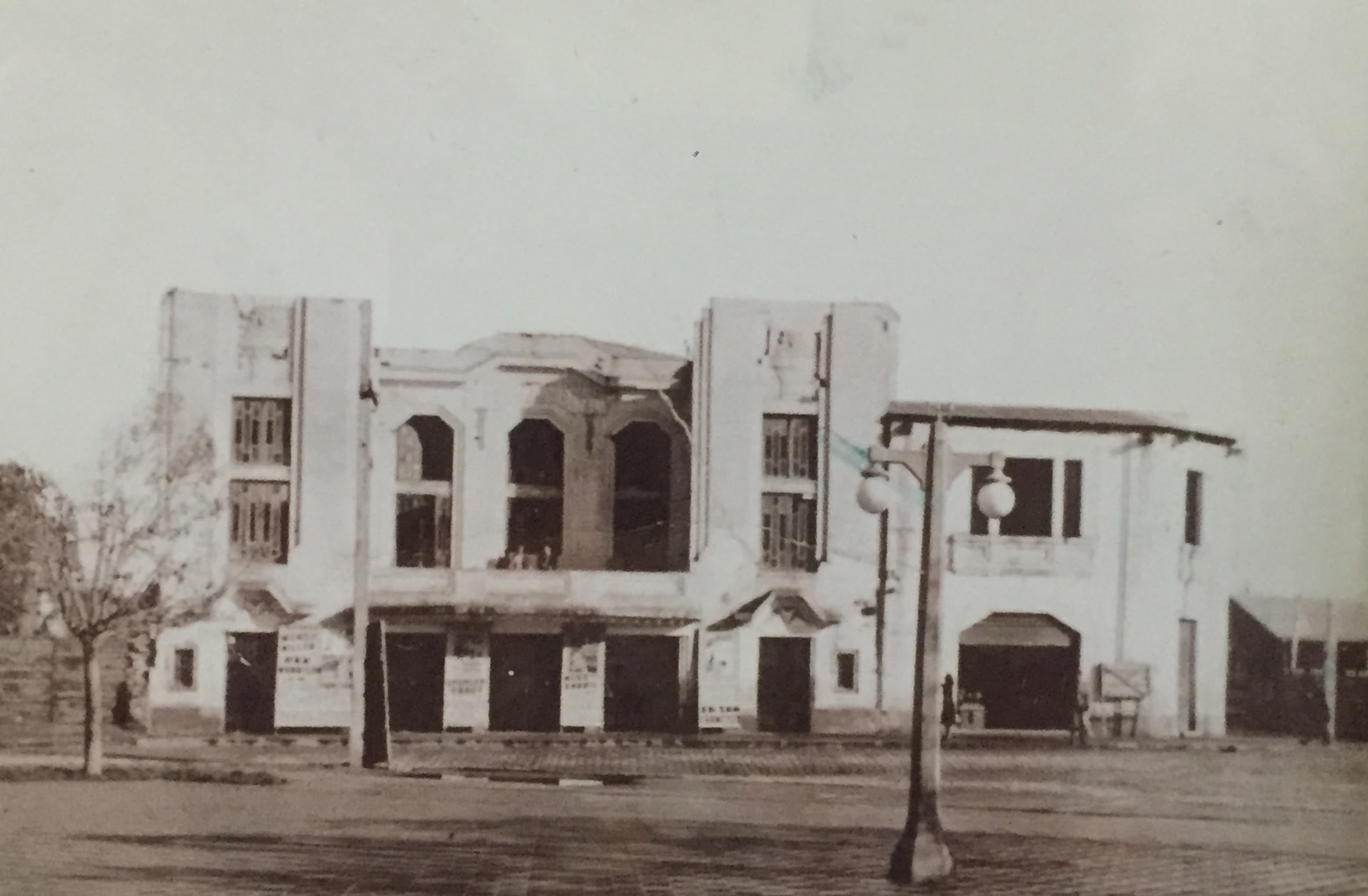 Ruinas del Teatro Municipal de Cauquenes, 1945