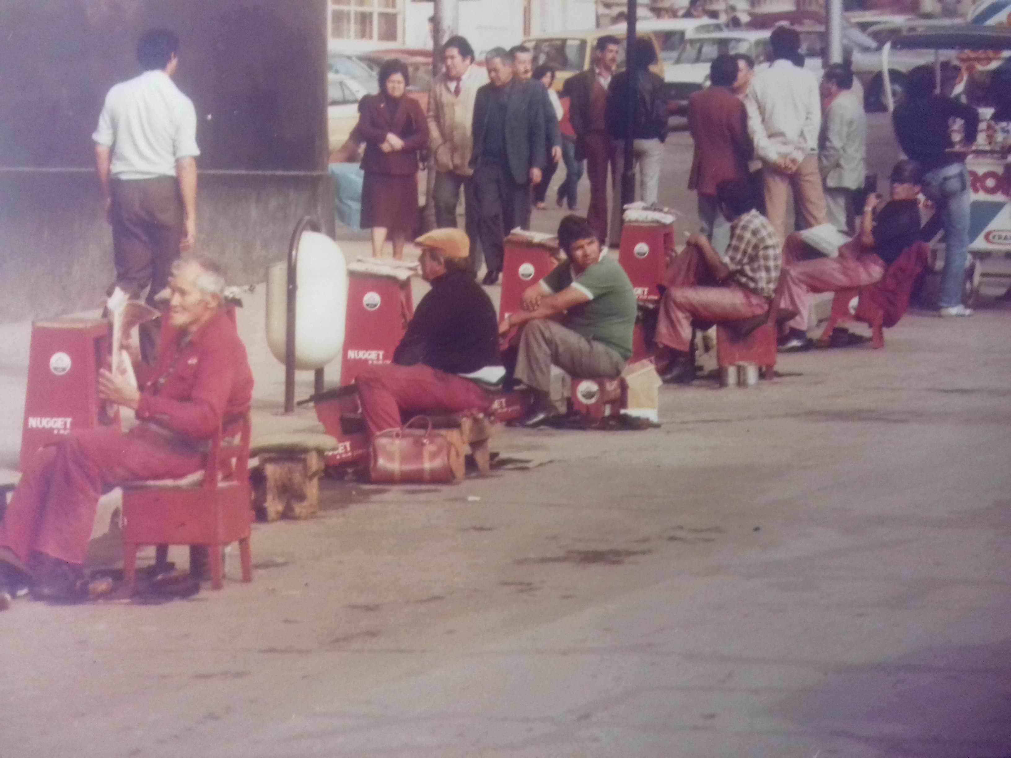 Limpia botas en Valparaíso, 1982