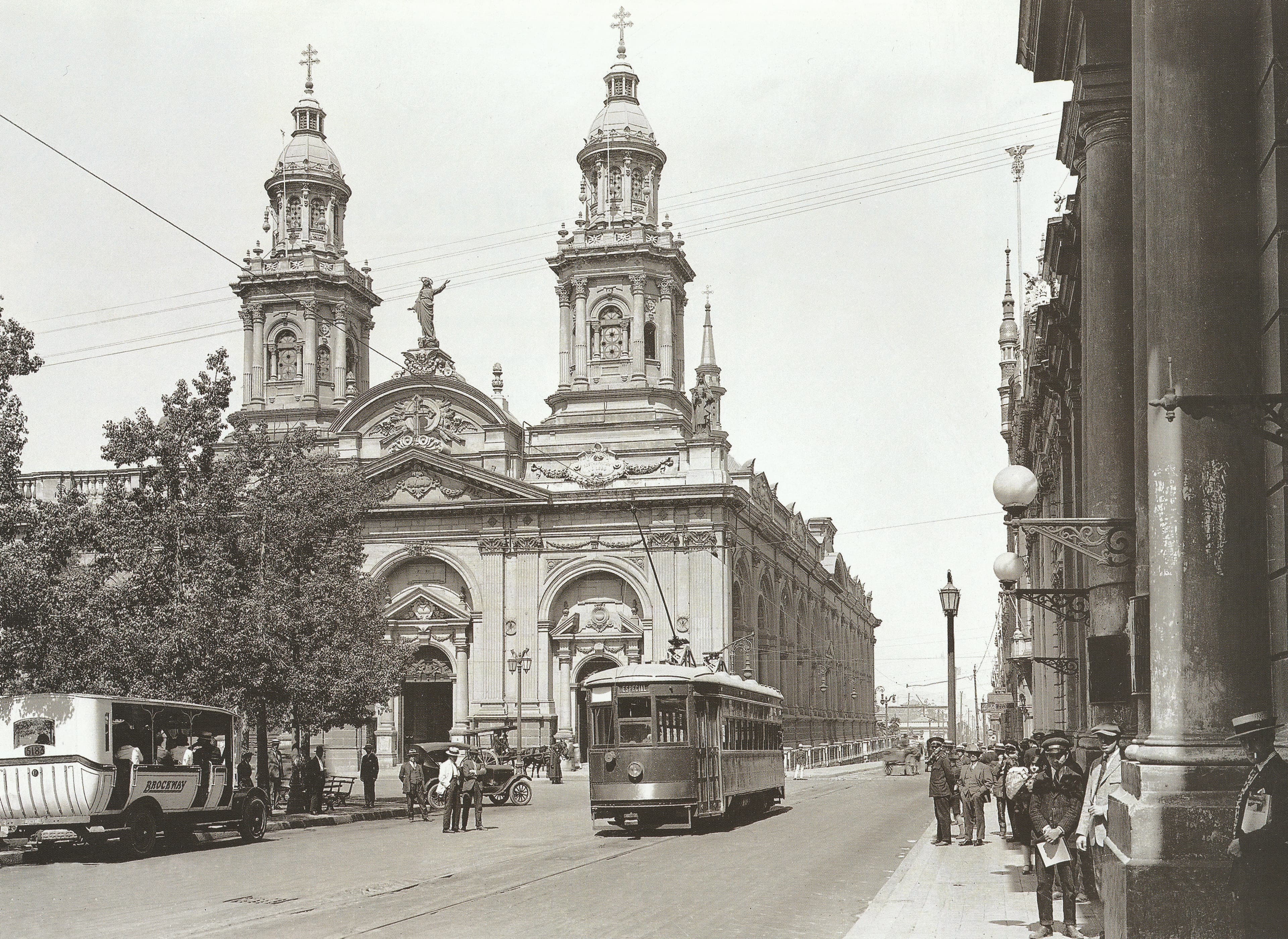 Catedral de Santiago en la década de 1920.
