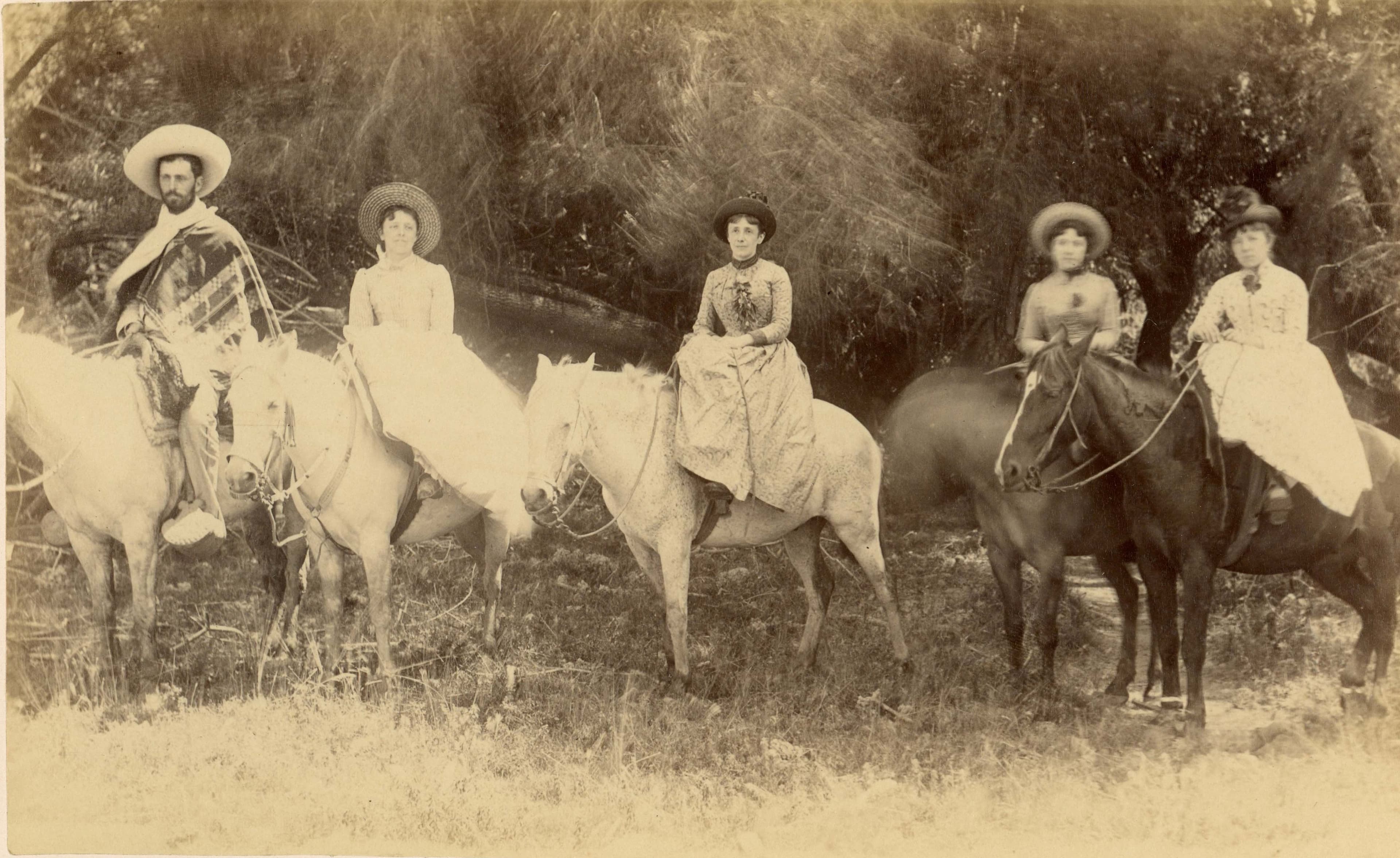 Personas a caballo, zona central, 1888