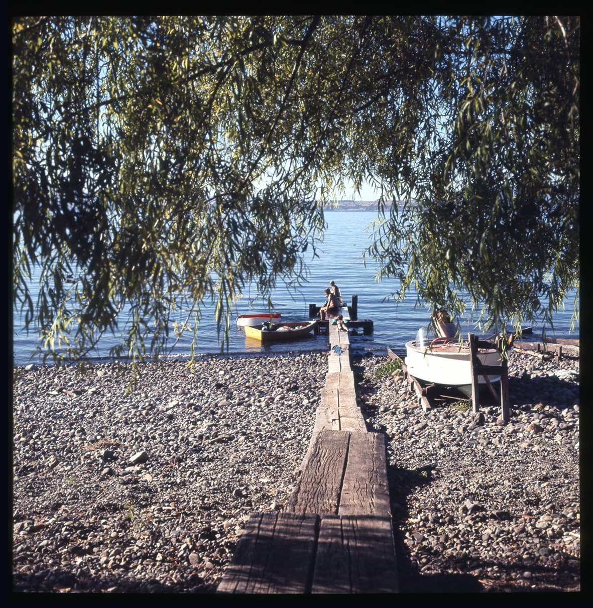 Pasarela al lago, Flor del Lago, Villarrica, Región de la Araucanía, Chile, 1950 - 1965