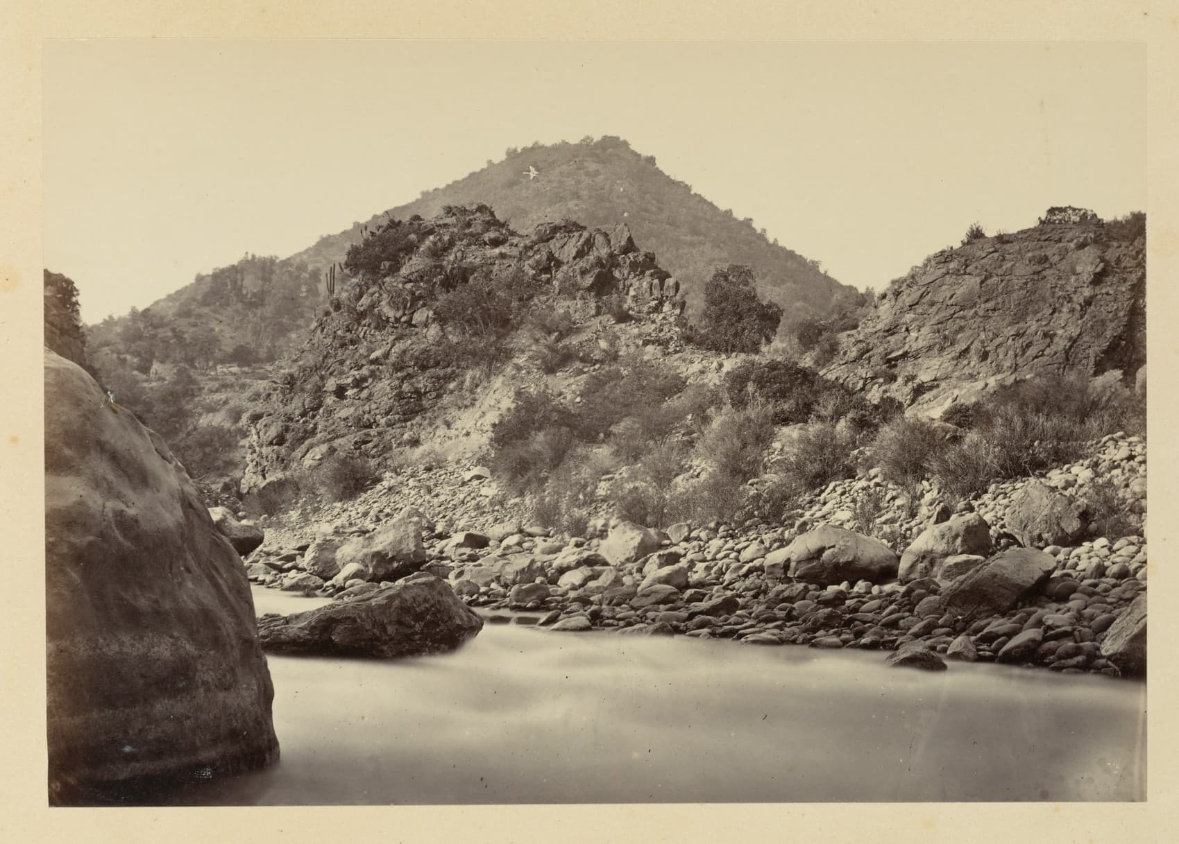 Río Cachapoal, cerca de las Termas de Cauquenes, ca. 1868