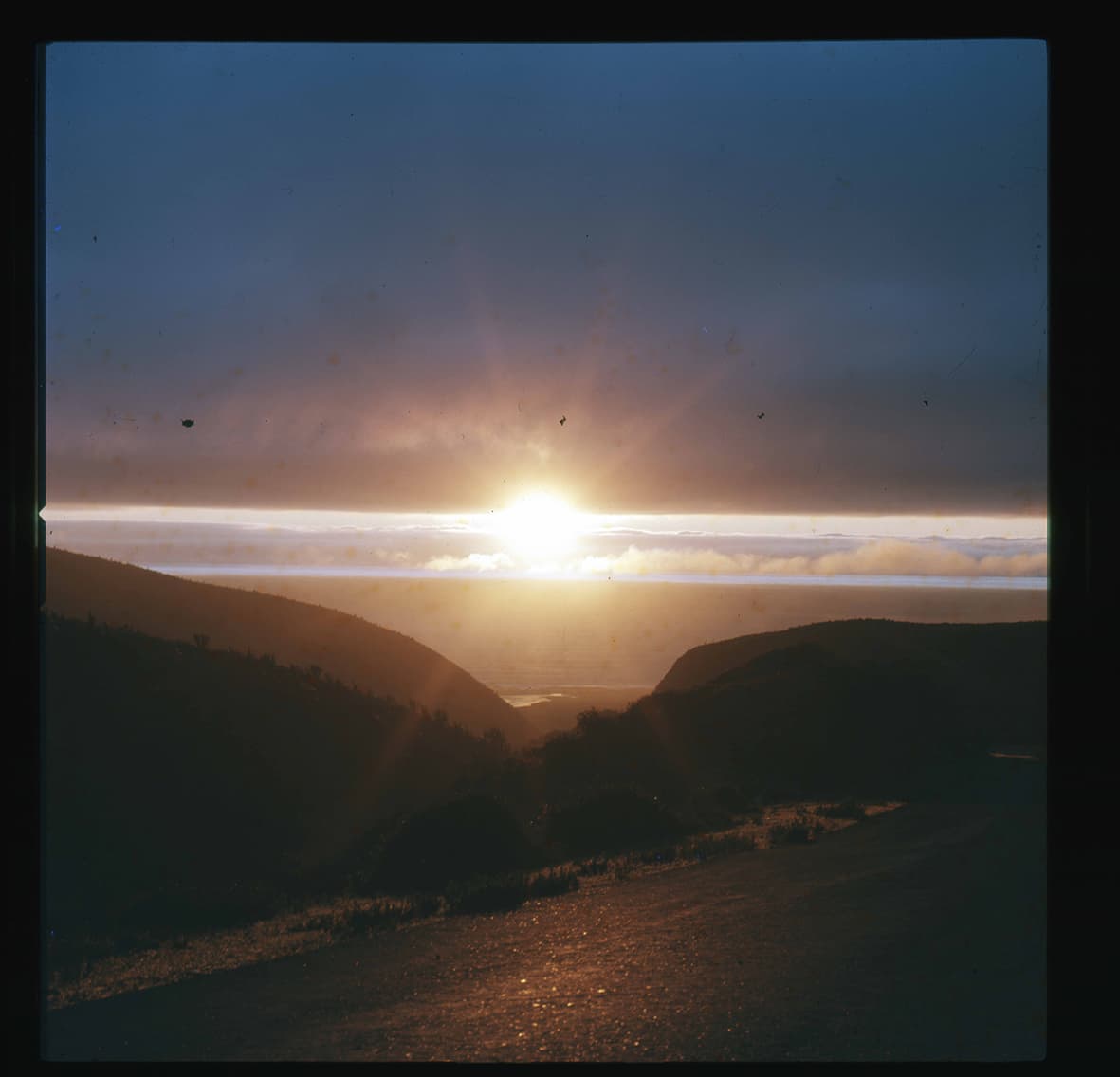 Puesta de sol bajando hacia el mar, Chile, 1950 - 1965