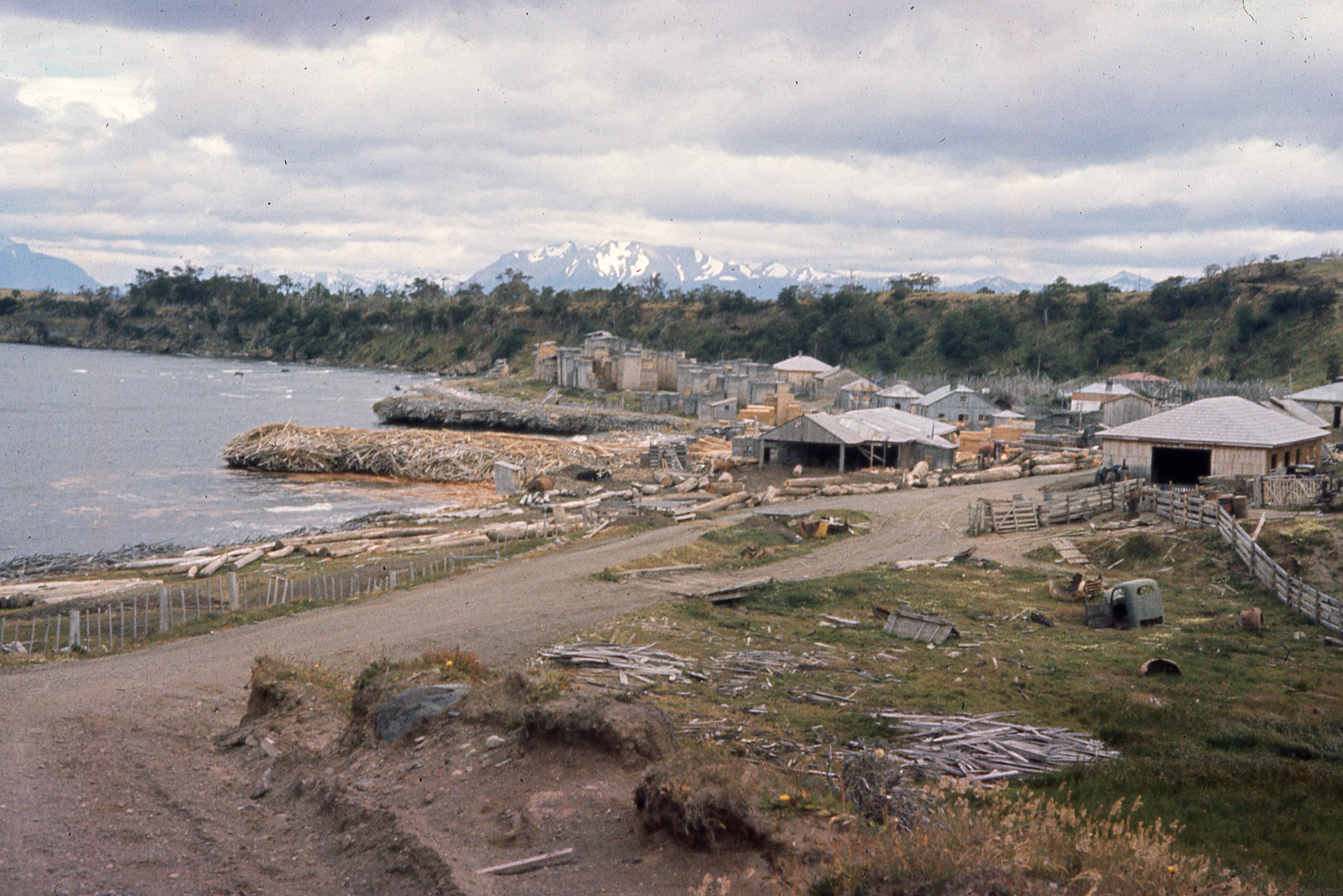 Aserradero a orilla del Seno Skyring, 1962