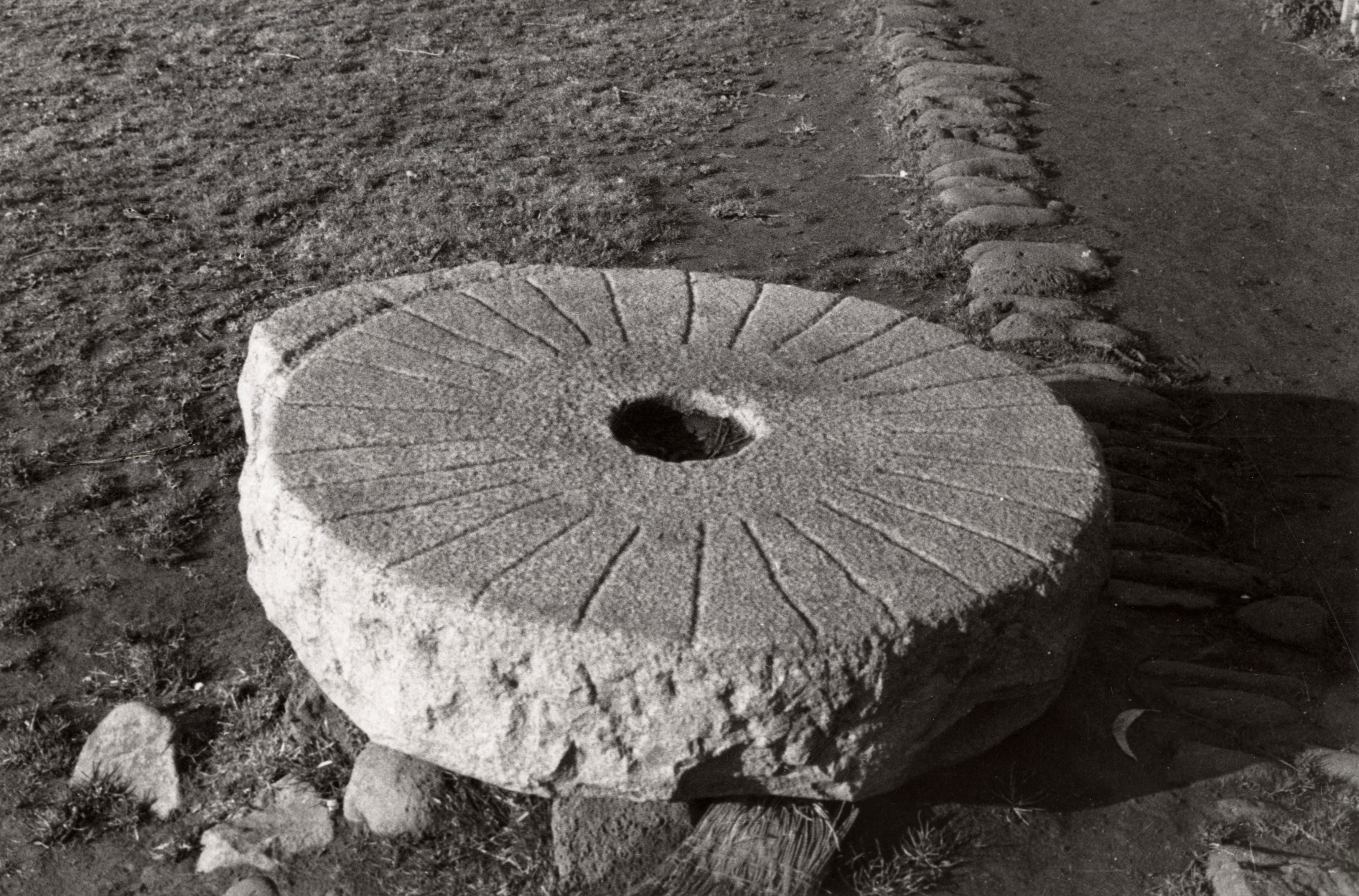 Piedra de Molino en Isla Robinson Crusoe, 1938