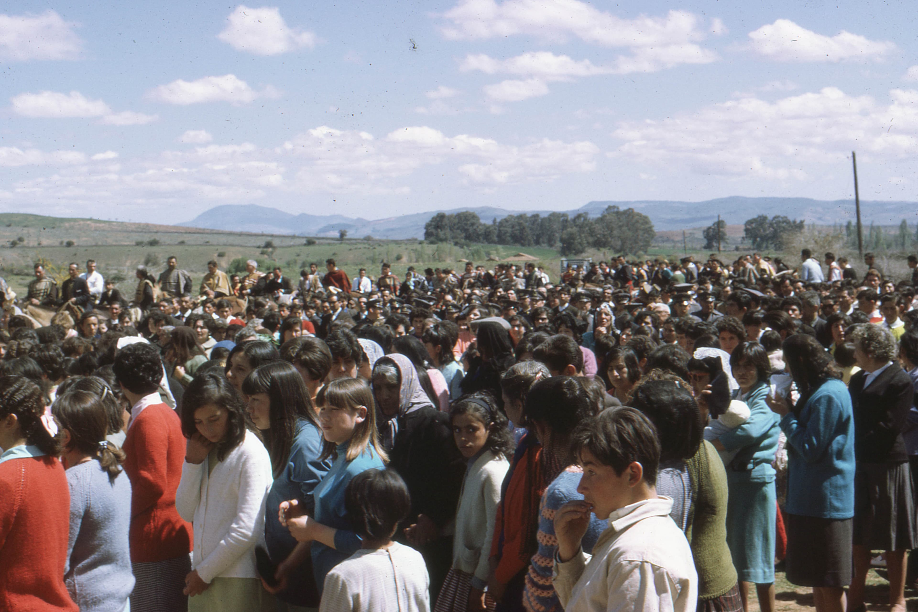 Multitud durante la Fiesta de San Francisco en Huerta de Maule, 1968