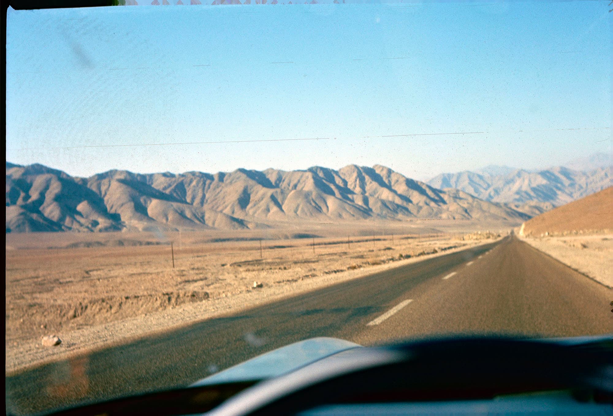 Camino por el desierto, ca. 1964
