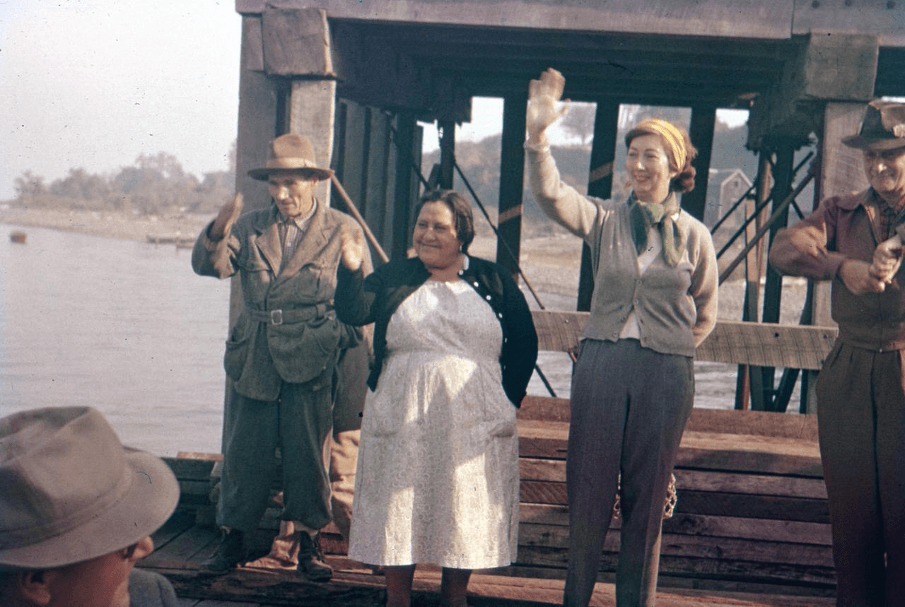 Despedida en Muelle de Castro, isla de Chiloé, Chile ca. 1950