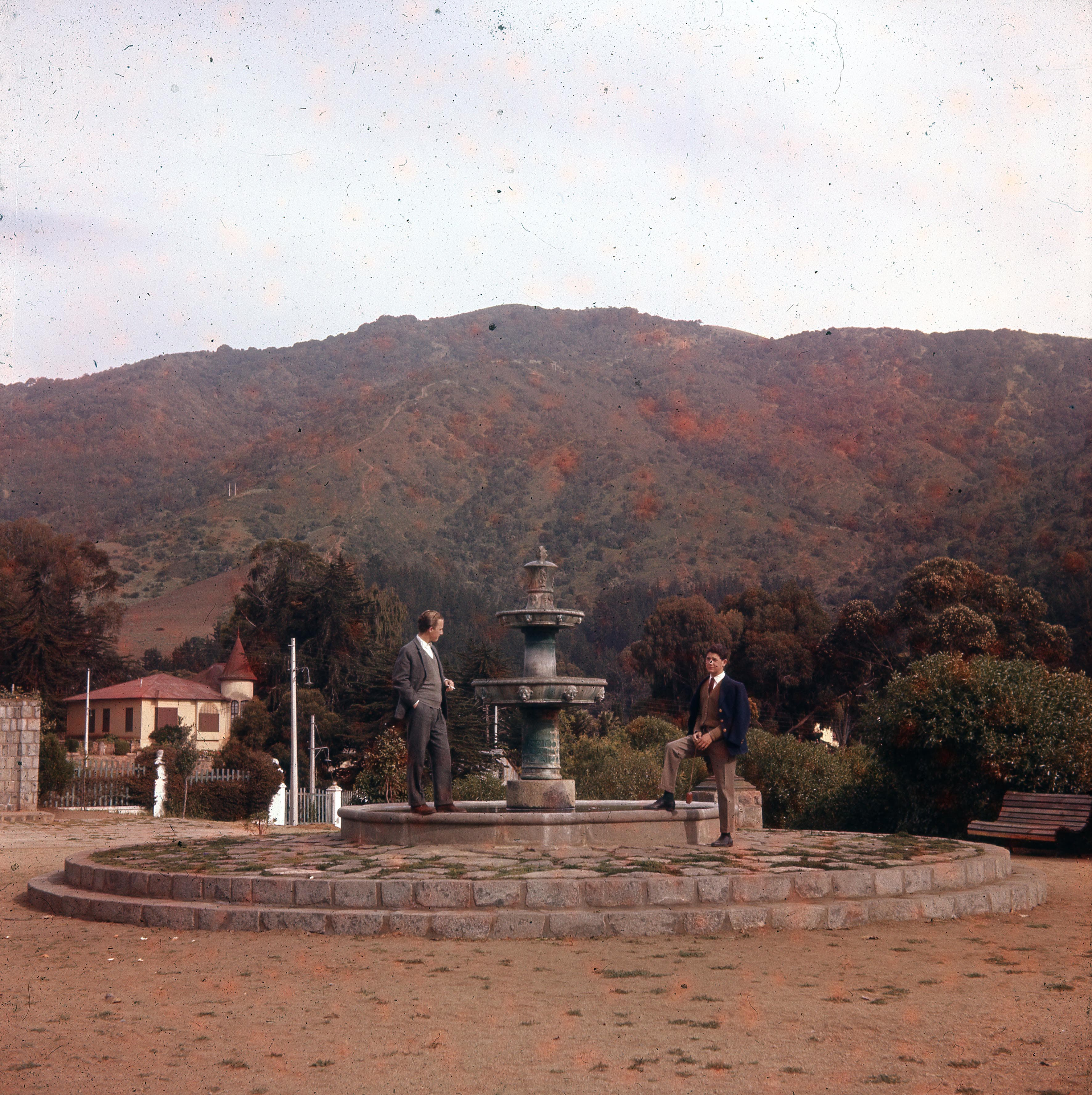 Pila de Bronce en la Plaza de Zapallar, ca. 1960