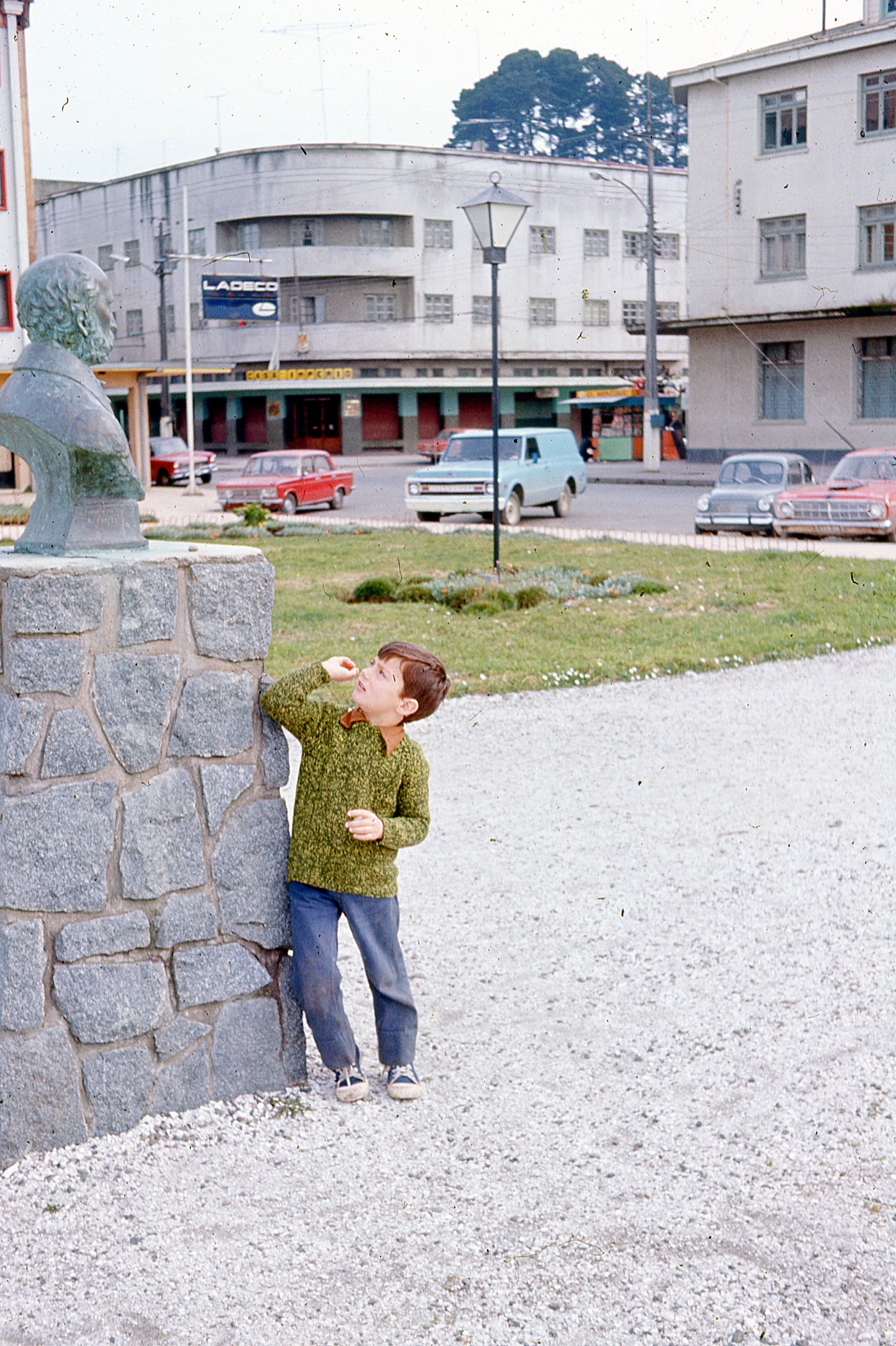Niño en Puerto Montt, ca. 1965