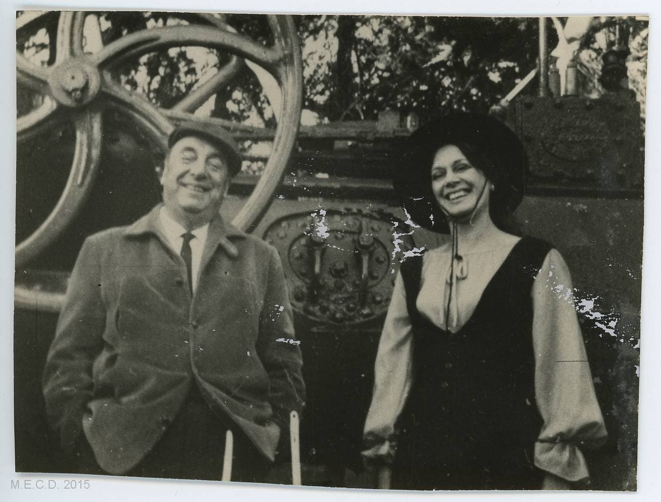 Pablo Neruda con Virginia Huneeus, Isla Negra, 1972