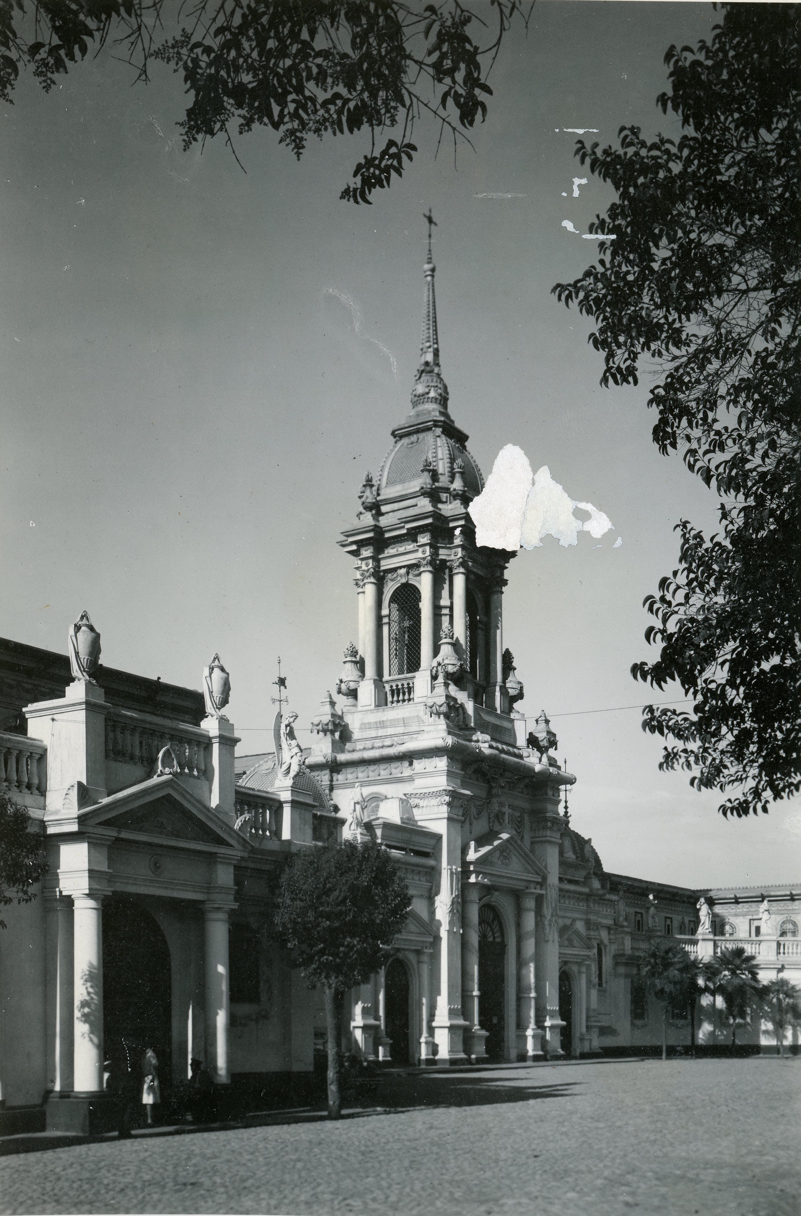 Fachada Cementerio Católico de Recoleta, 1930