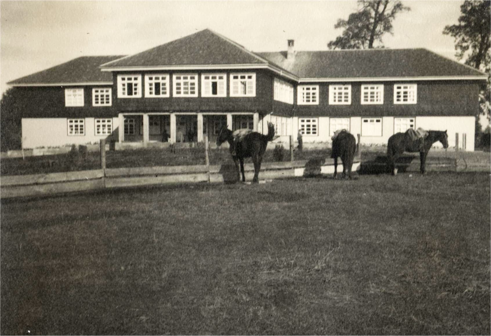Frontis del edificio del primer hospital de la comuna de Purranque, 1948