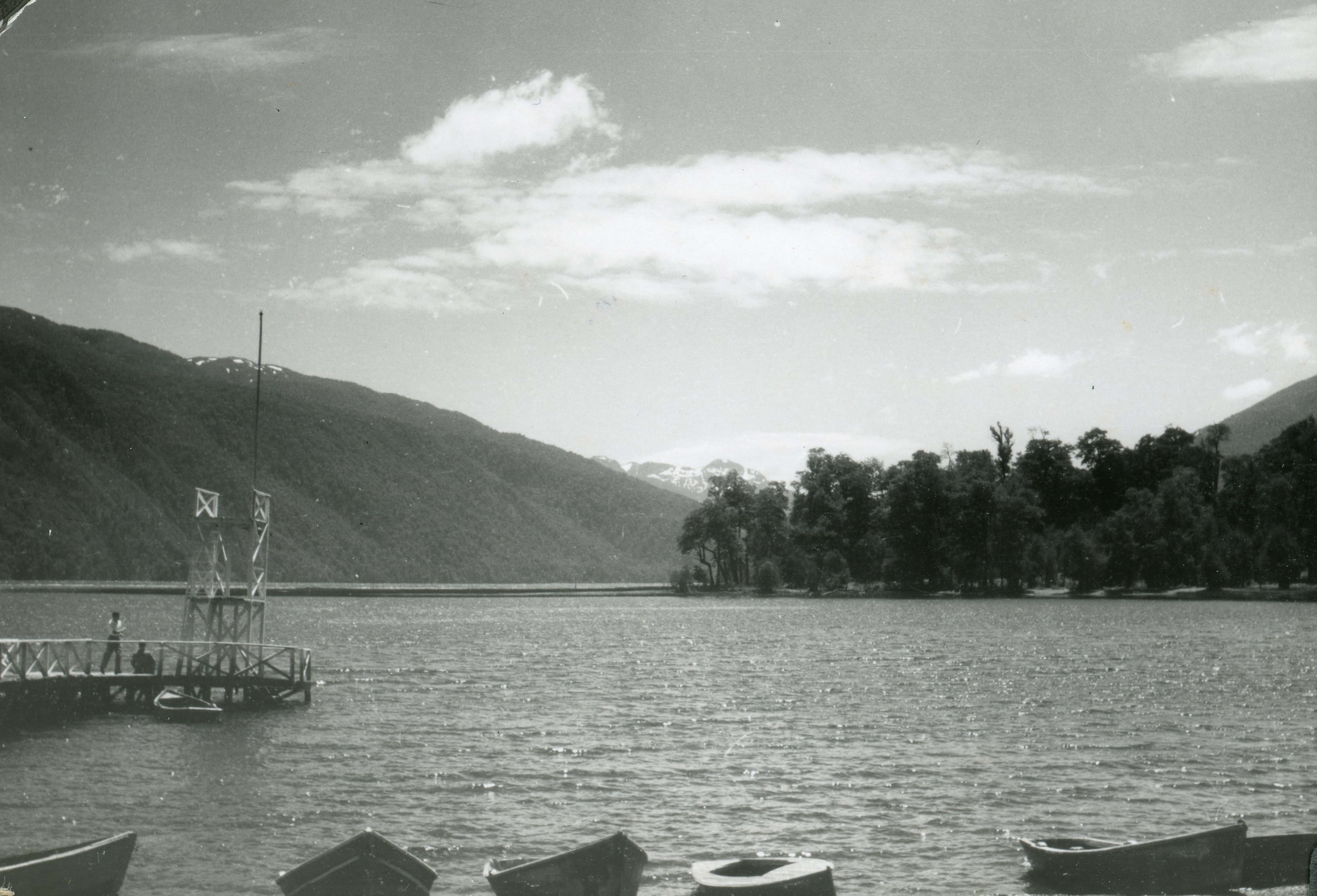 Lago y Playa Pirihueico, 1955