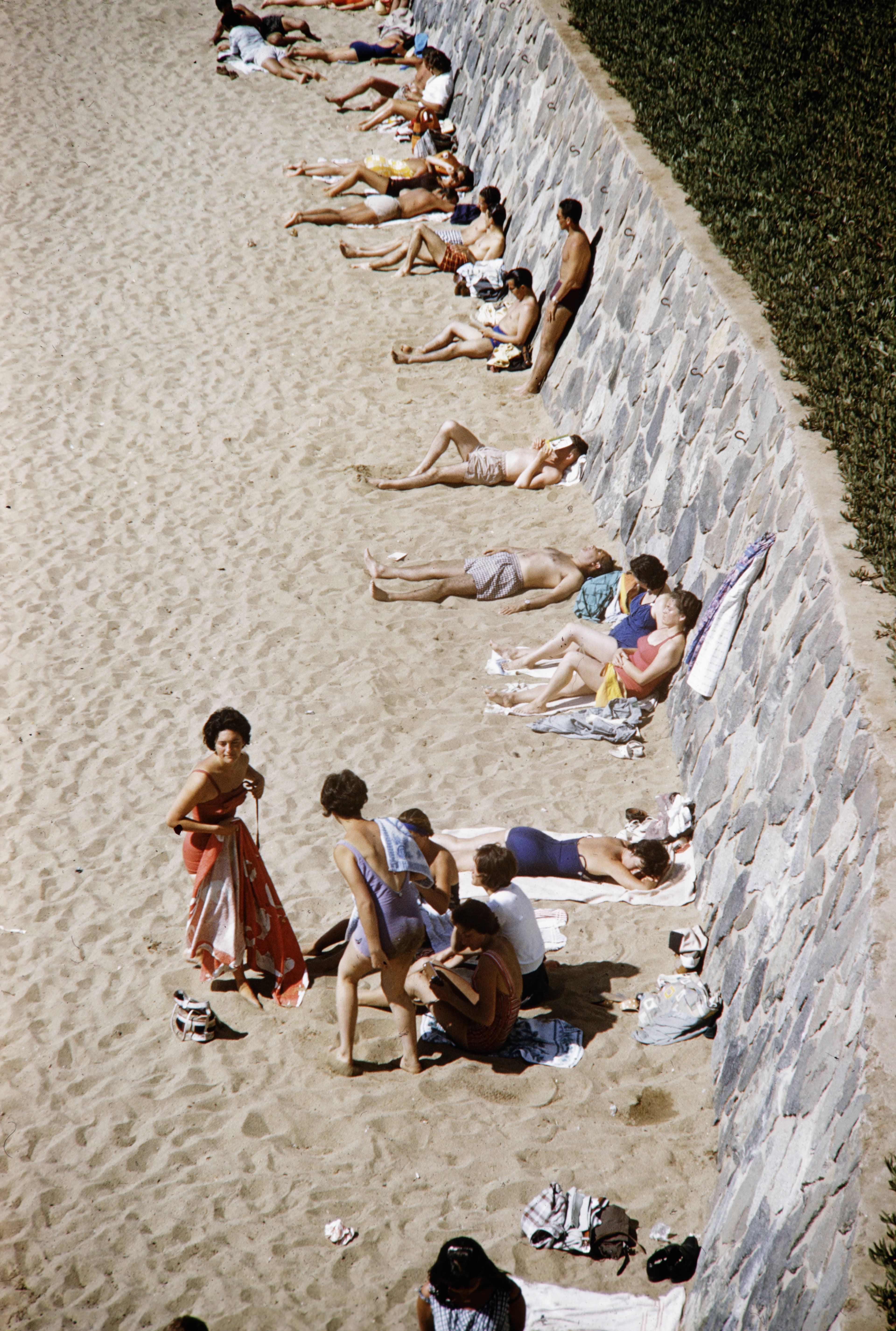 Bañistas en la playa de Viña del Mar 1960.