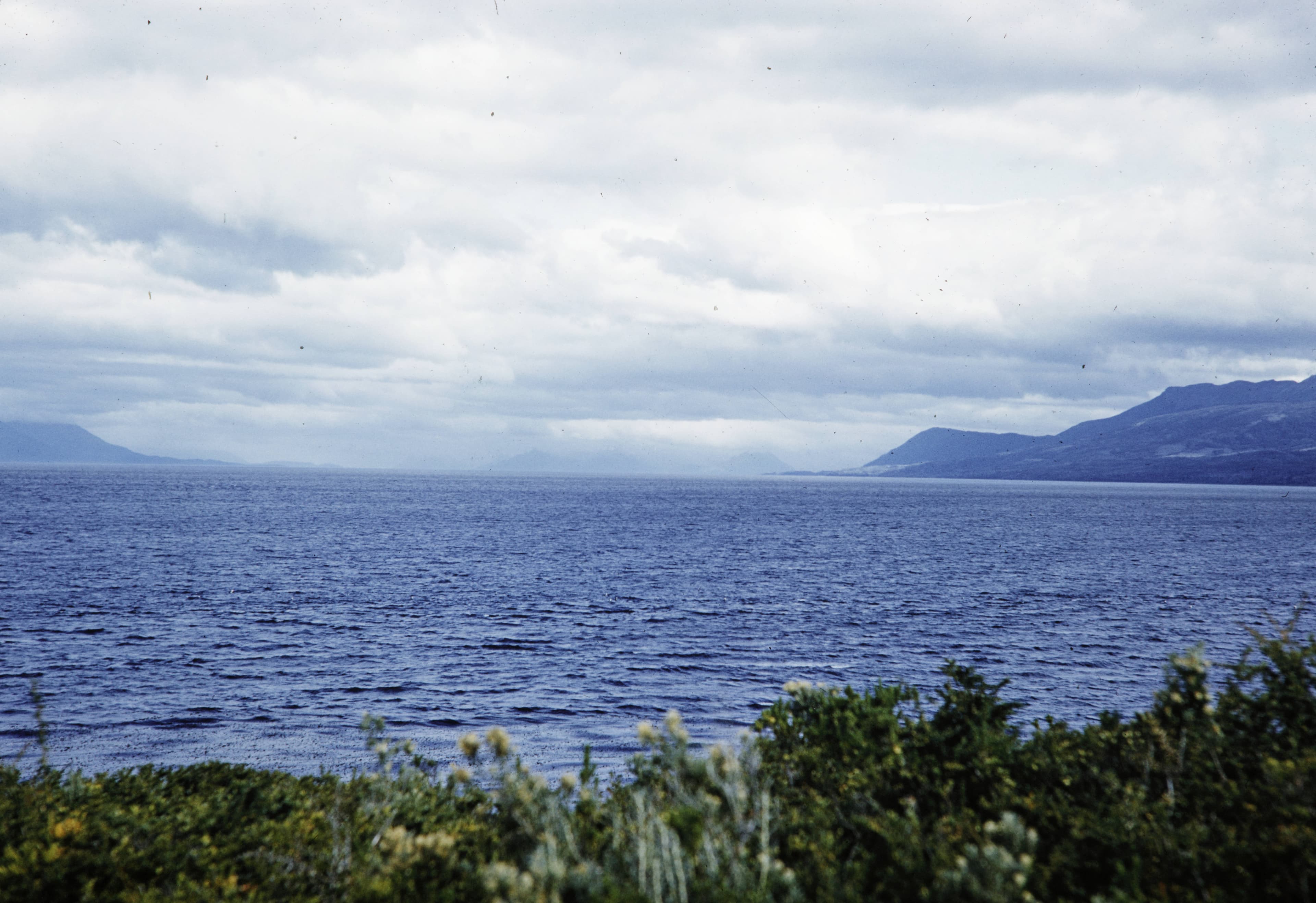 Estrecho de Magallanes desde Tierra del Fuego 1960.
