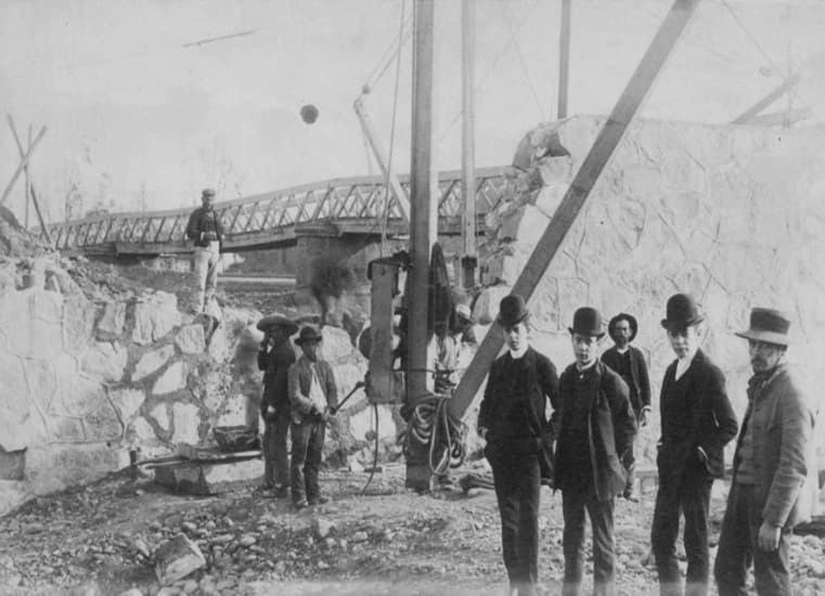 Canalización Río Mapocho a fines de 1880' s.