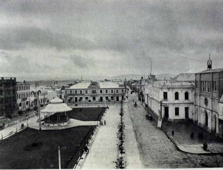 Plaza de Armas de la ciudad de Valdivia en 1915
