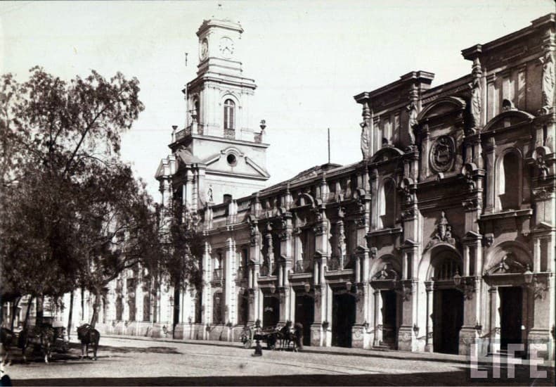 Plaza de Armas de Santiago, Museo Historico y ex carcel en 1890