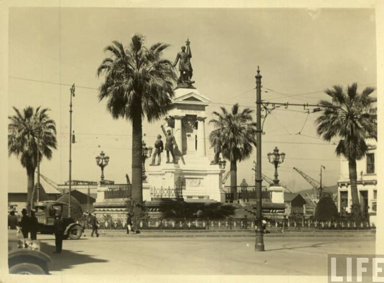 Monumento a los Héroes de Iquique en Valparaíso, ca. 1930